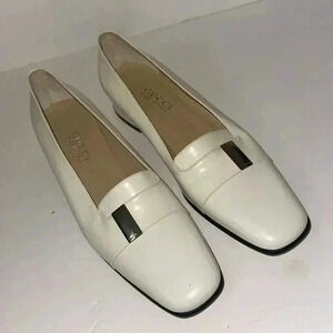 Vintage Gucci Scarps Bass’s Low Heel Shoes Serial # 101 1407 size 9 Ivory